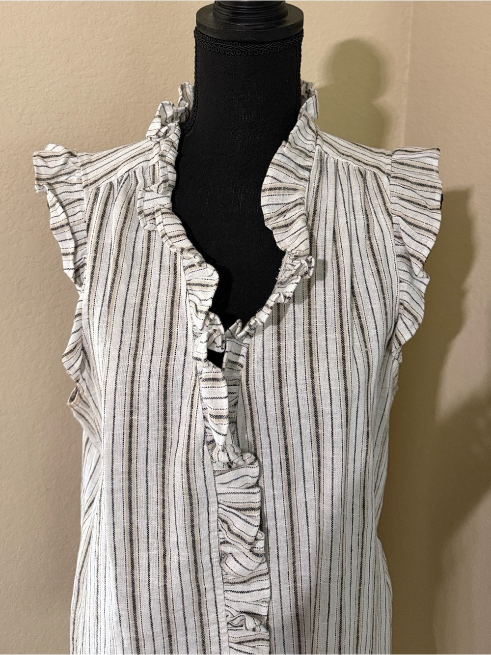 Ellen Tracy White Woven Top with Black Cream khaki Pinstripes